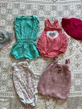 Lot of 4 infant baby girl summer romper bundle size 6-9mo + 2 gift bucket hats